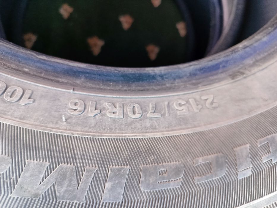Продам резину 215/70R16