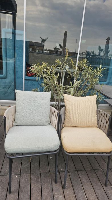 Стол градински нормални следи от употреба