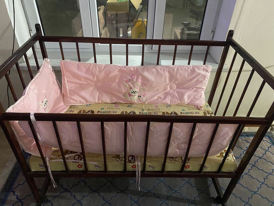 Детская кроватка
