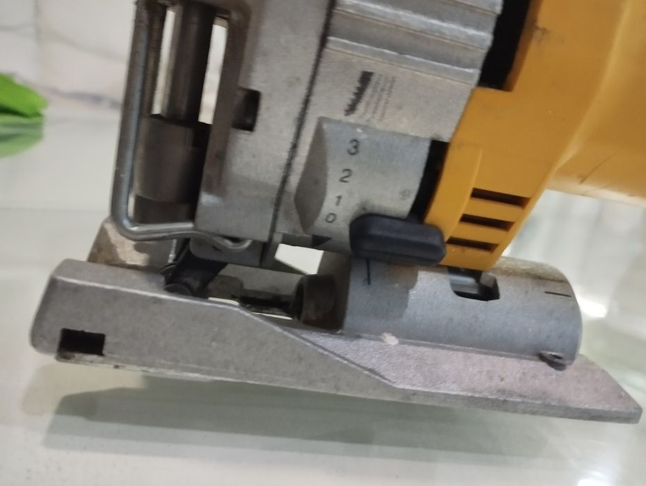 Прободен трион DeWalt DW321 -qs01