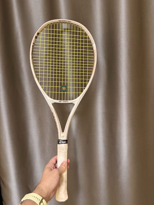 Продам ракетку Yonex Vcore 98