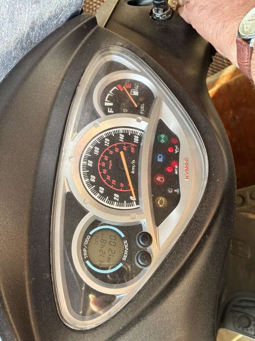 Продавам скутер KYMCO  300 кубика