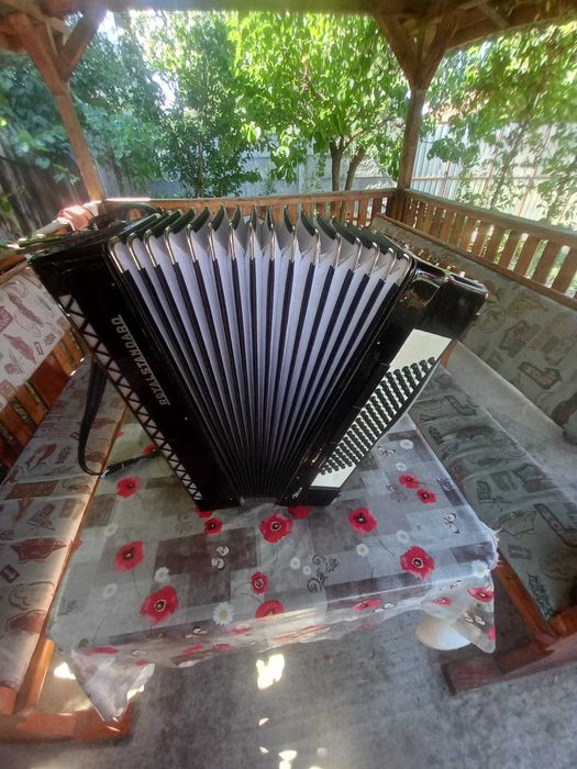 Acordeon Royal Standard in stare buna