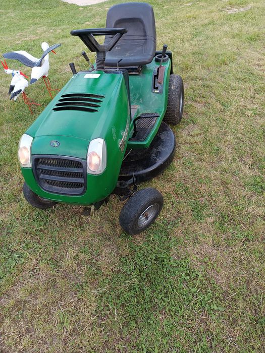 Tractoraș cositoare mașină  pt gazon