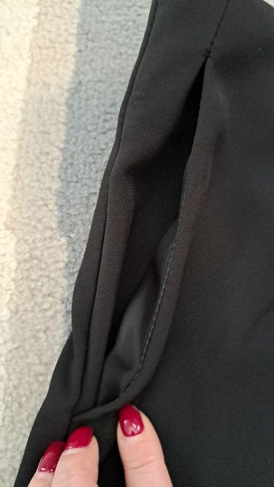 Pantaloni scurti negri, Amisu, M