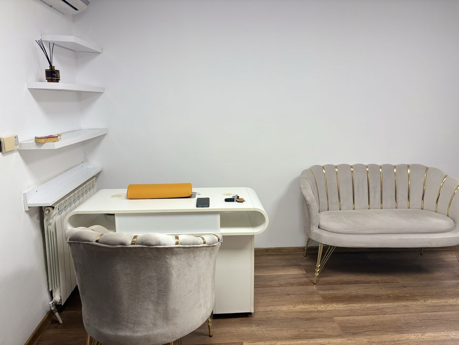 Vand masa manichiura cu aspirator incorporat si scaun coafura