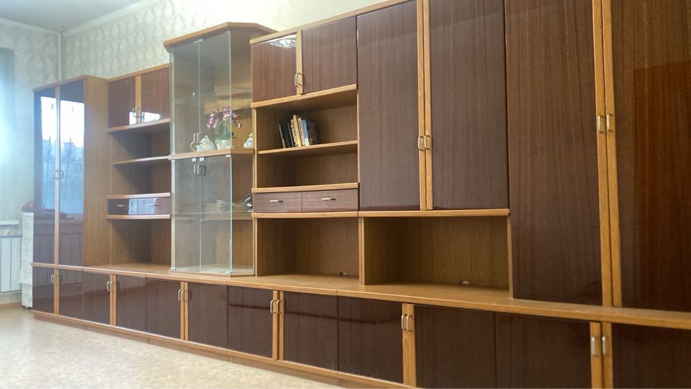 Продам стенку польскую б/у антиквариат