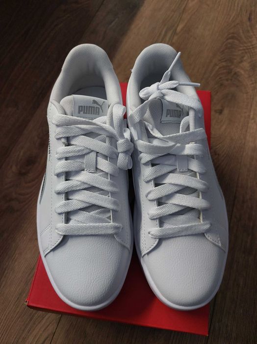 Бели обувки Puma