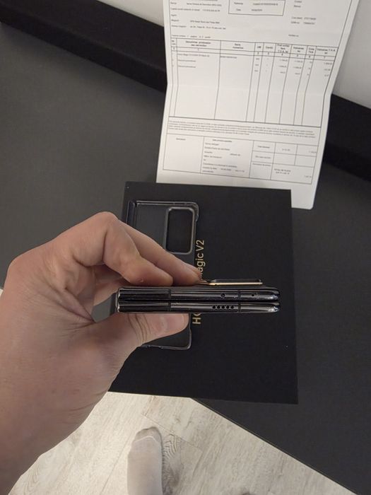 Vând Honor Magic V2