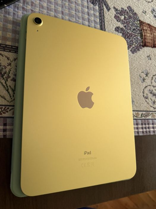Продавам Apple Ipad 10th generation 64gb yellow