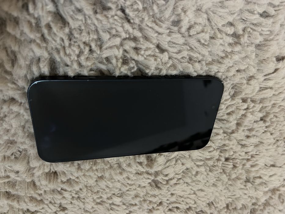 Vand iphone 13 pe piese urgent