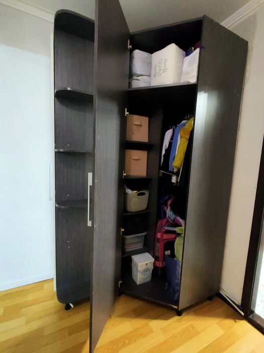 Продаю угловой шкаф!