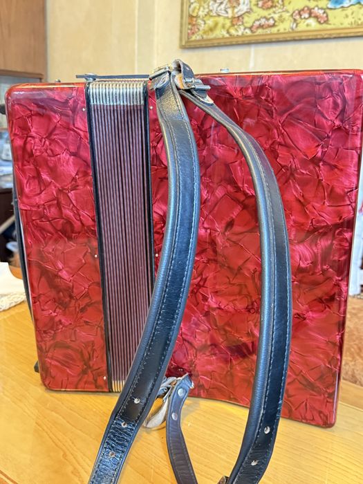 Акордеон Weltmeister Stella 80 баса