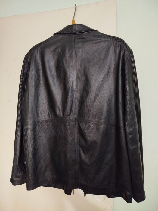 Продам новую кожаную куртку.