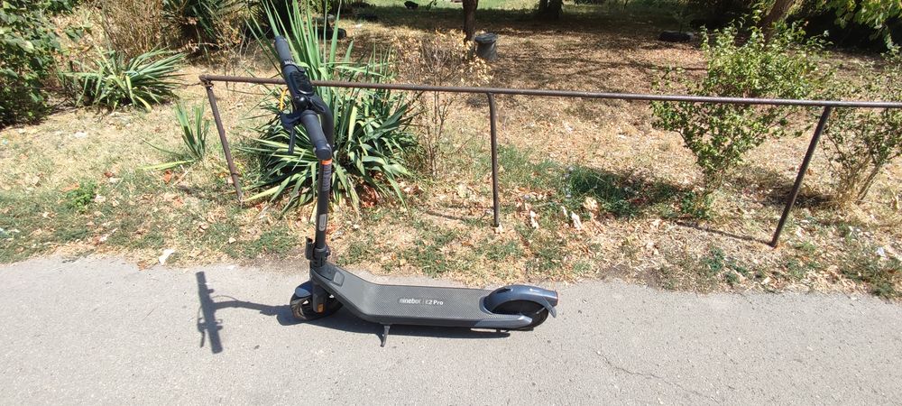 Segway Ninebot E2 Pro – електрическа тротинетка + зарядно