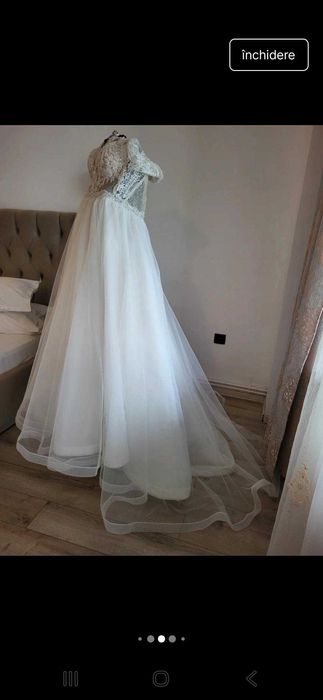 Vand rochie mireasa lunga cu trena si crinolina