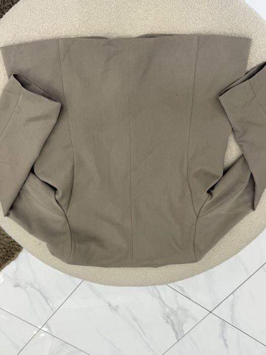 Пиджак бежевый женский!