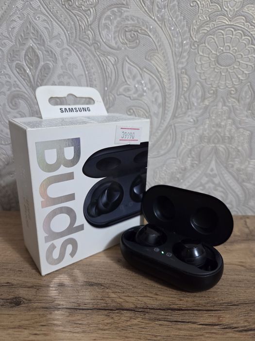 Беспроводные наушники Galaxy Buds