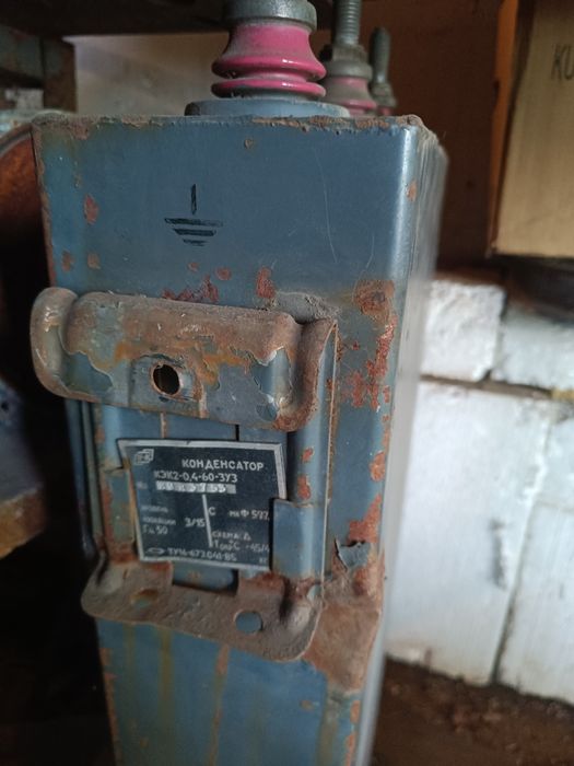 Конденсатор, трансформатор большой