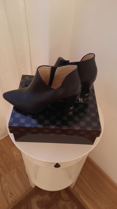 Ghete piele mărimea 39
