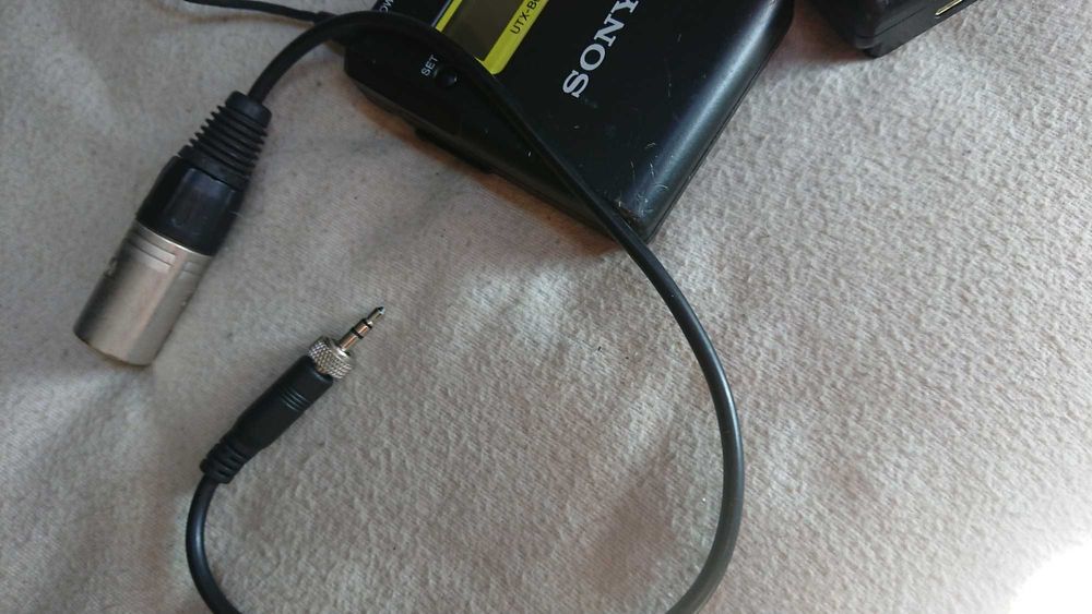 Sony UWP-D11 с брошка