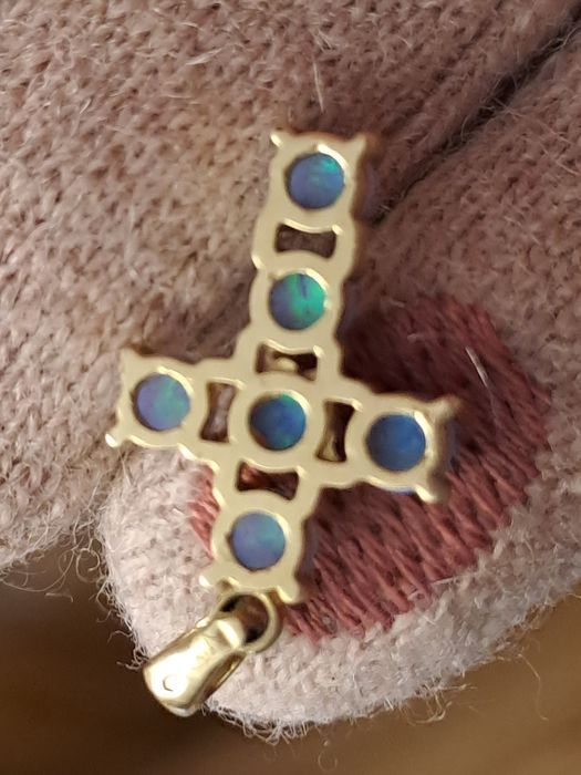 Cruciulita  aur 14 k cu opale