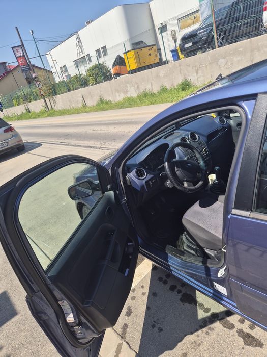 Vânzare mașină ford fiestă 2005 1.4