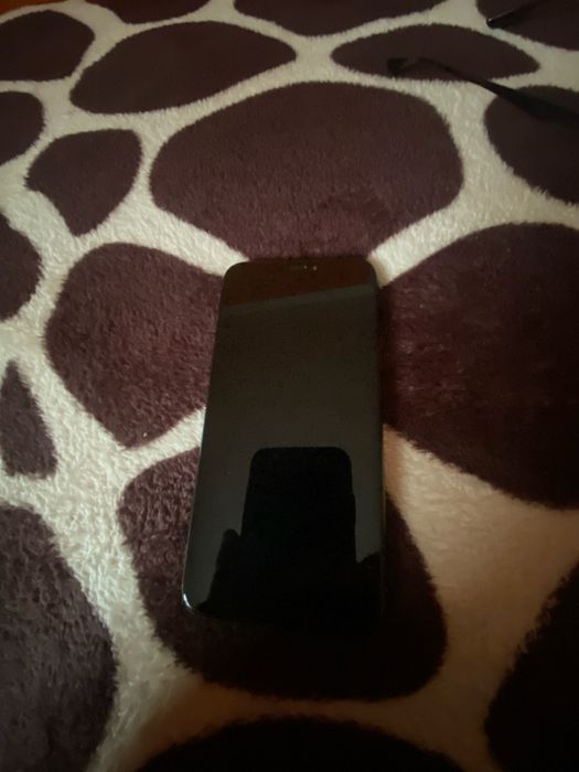 Iphone 11 pro 64gb.   Cemară față sparta