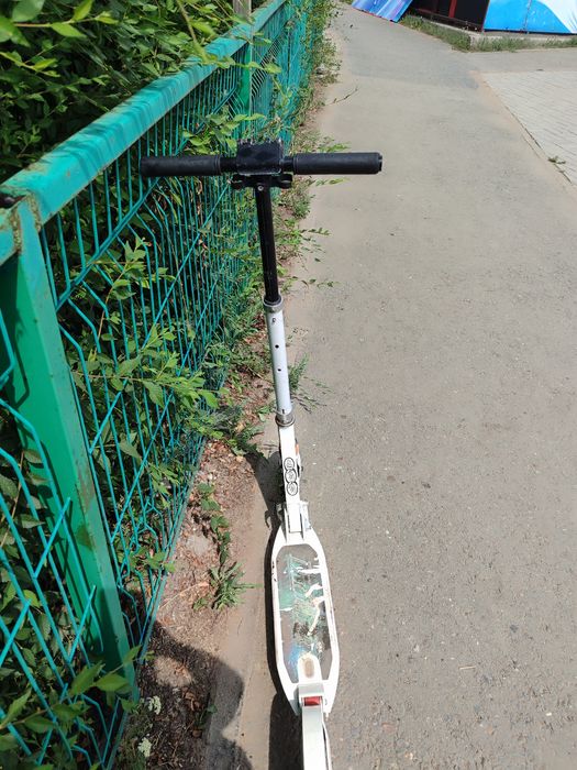 Продам белый самокат
