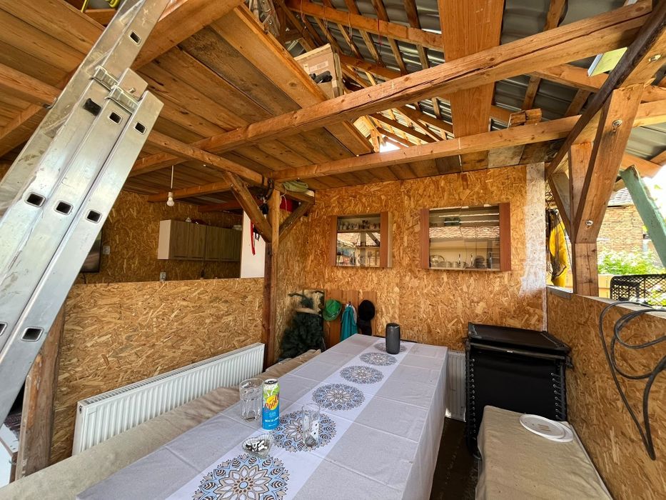 Casă renovată complet + teren 2100 mp