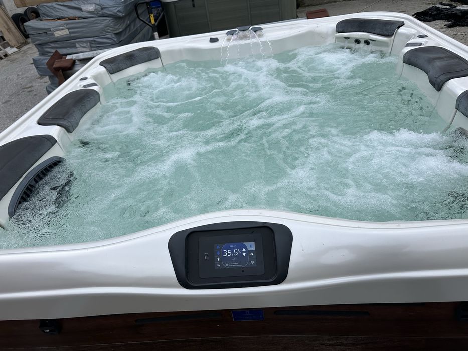 Супер луксозно джакузи всички екстри цена 5100 евро