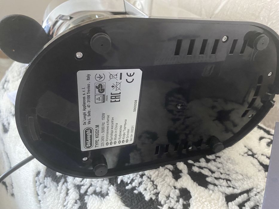 Delonghi кофемолка KG 521.M
