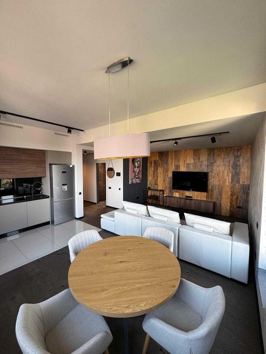 Inchiriez apartament 2 camere, cartier Tractorul Brasov