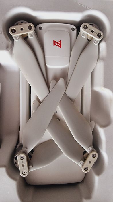 Vand drona ce filmeaza in 4k