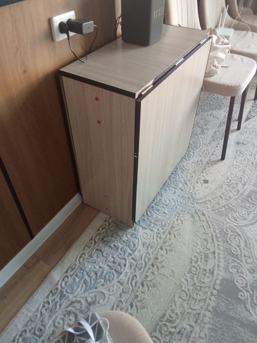 Продам стол.в среднем состояний