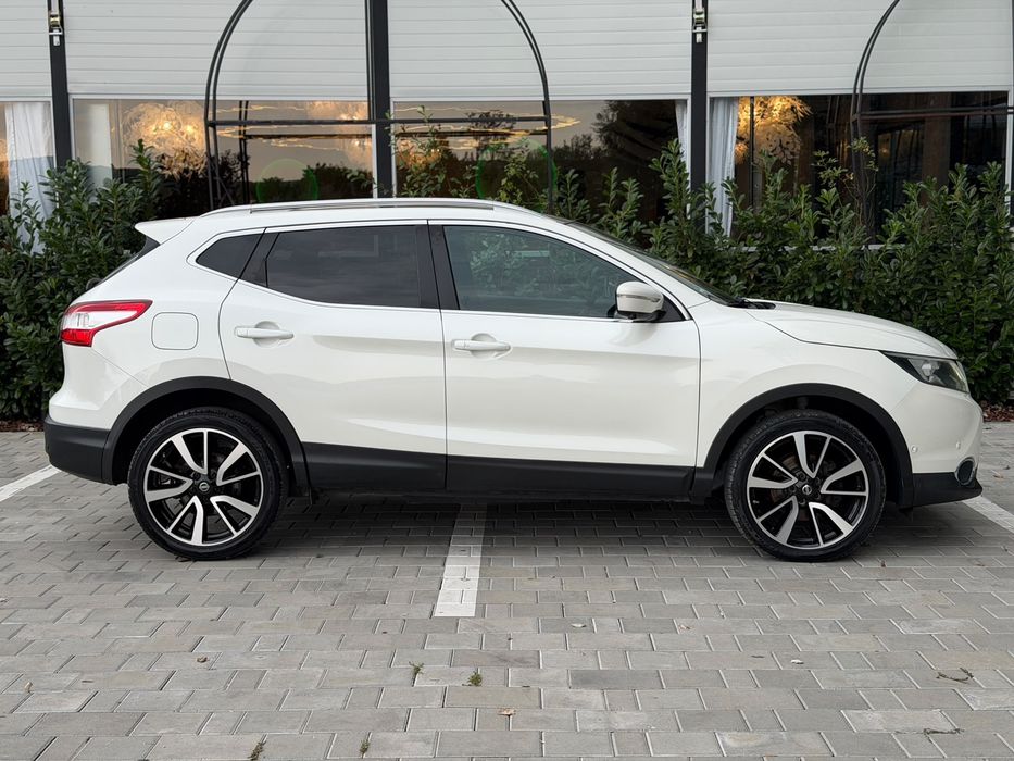 Nissan Qashqai |Tekna|Panoramic|Camera360|Euro6|Navi|Alcantara|Xenon