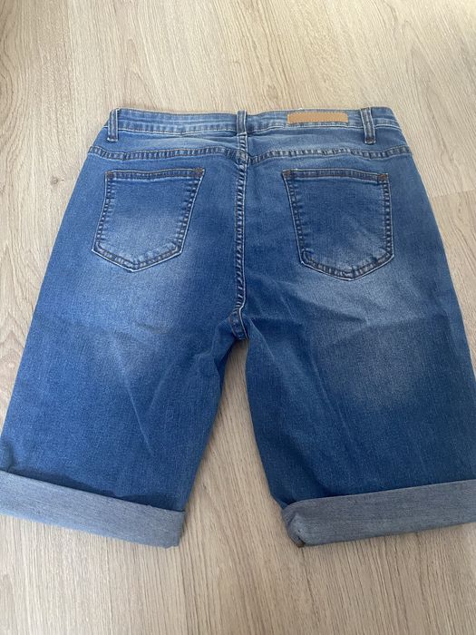 Blugi cu tiv rulat marimea 42