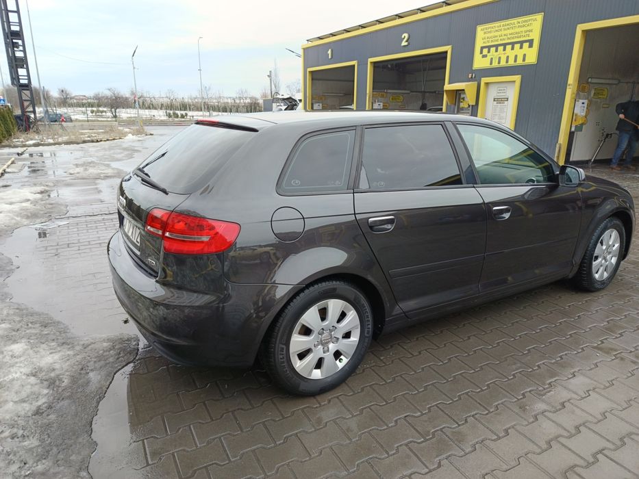 Vând Audi A3 1.6