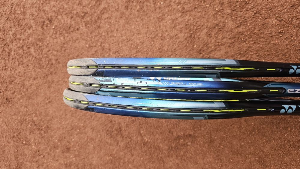 Vand 3 rachete yonex e zone 100l 285grame