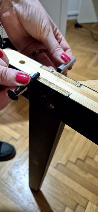 Masa rotunda de lemn