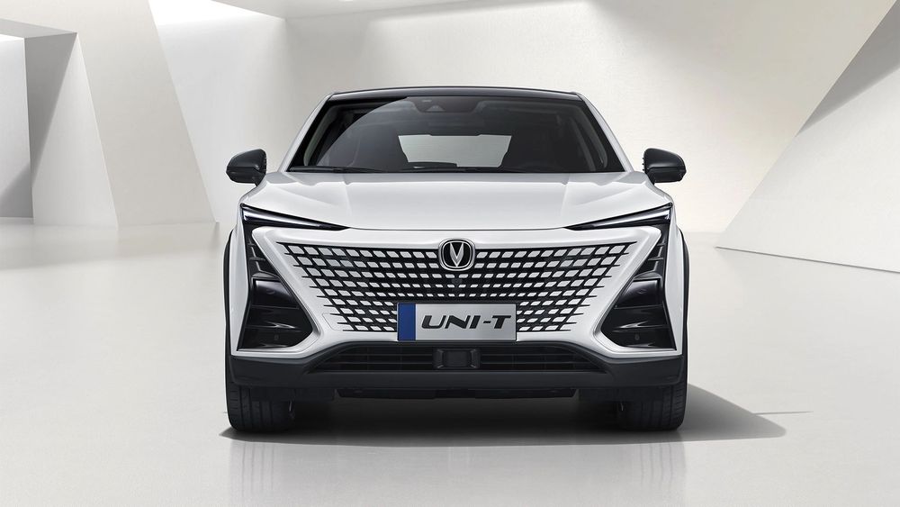 Changan Uni-T Автопарковка