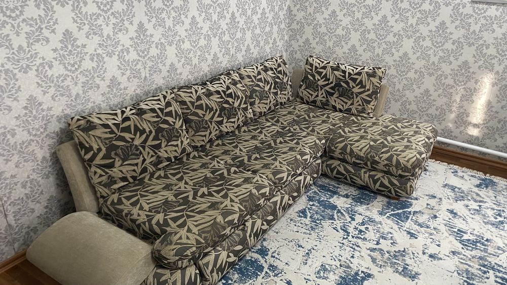 Продается диван с подушками