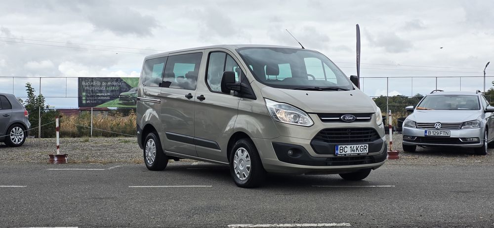 Ford tourneo custom 8 locuri 2.2 diesel rate A/C fata spate