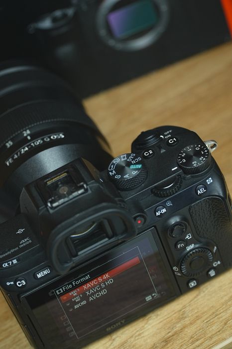Sony A7 III 4K 24-105mm F4 OSS G master yaxshi holatda