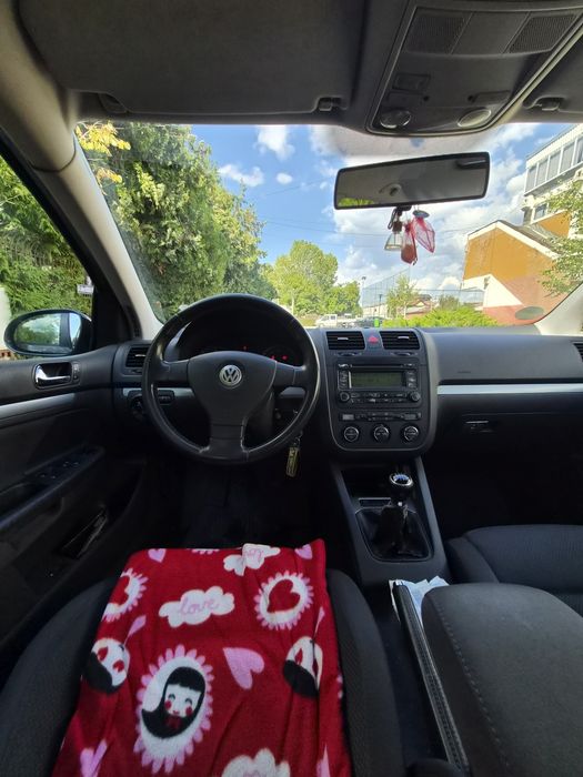VOLKSWAGEN Golf 5 – 1.9 tdi 105 cp