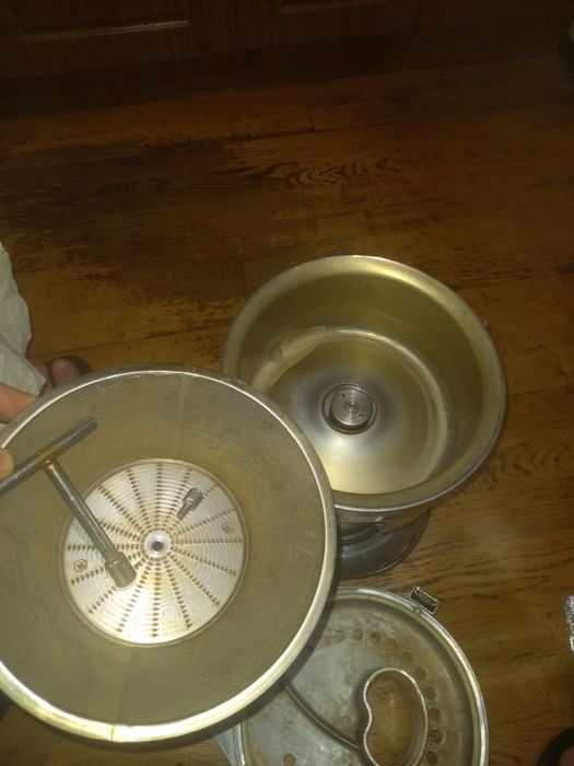 Соковыжималка профессиональная