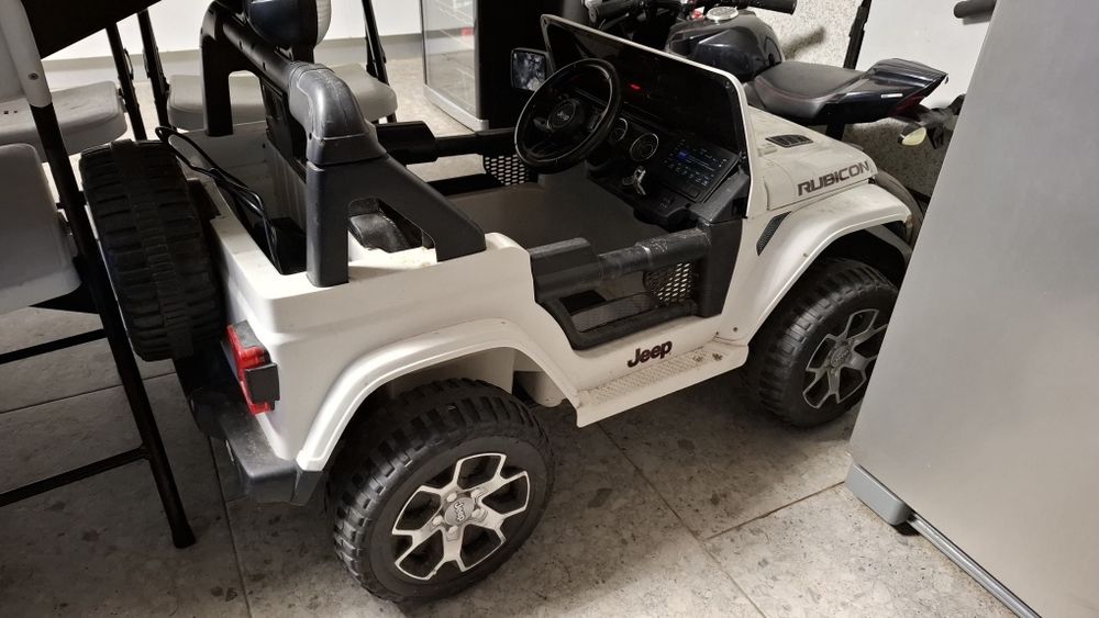Vand masinuta electrica 4x4 Jeep Rubicon