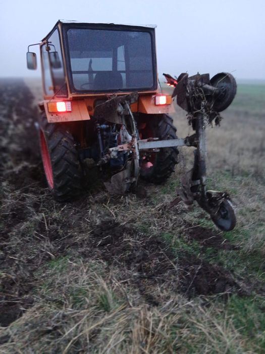 Vând tractor U650
