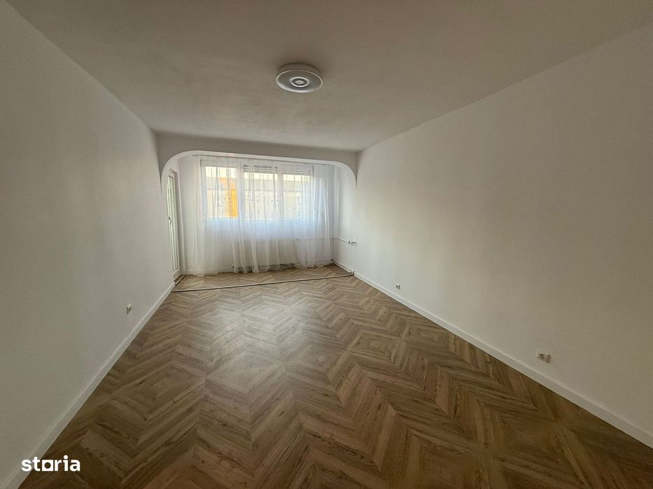 Apartament cu 3 camere – Zona Rogerius, Oradea