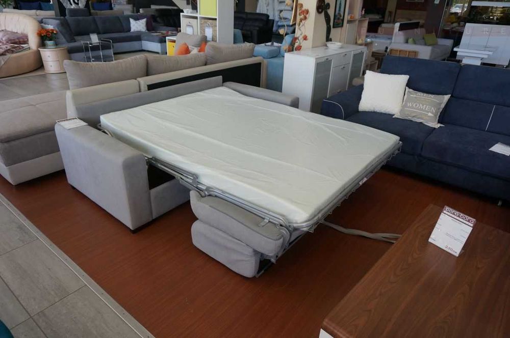 разтегателен, кожен диван, по италиански дизайн.